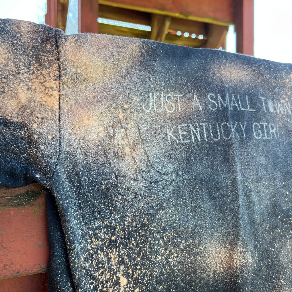 Small Town Girl Tee | Bardstown KY Boutique