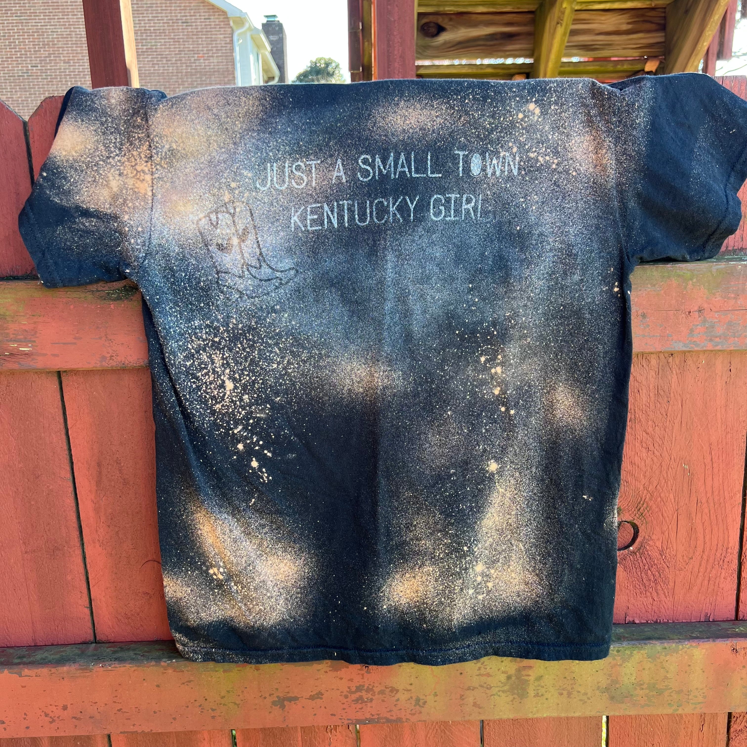 Small Town Girl Tee | Bardstown KY Boutique