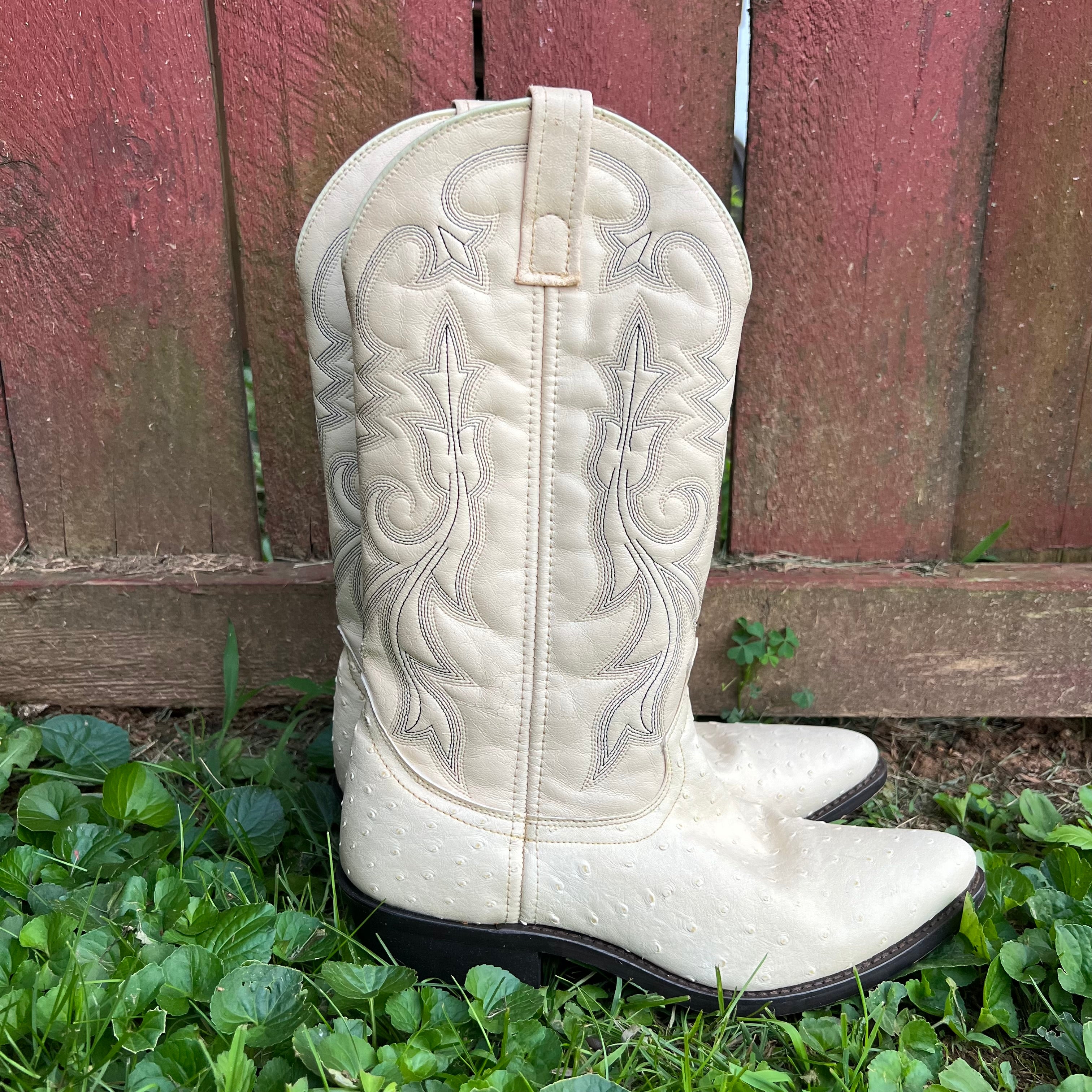Vintage Cream Ostrich Print
Cowboy Boots