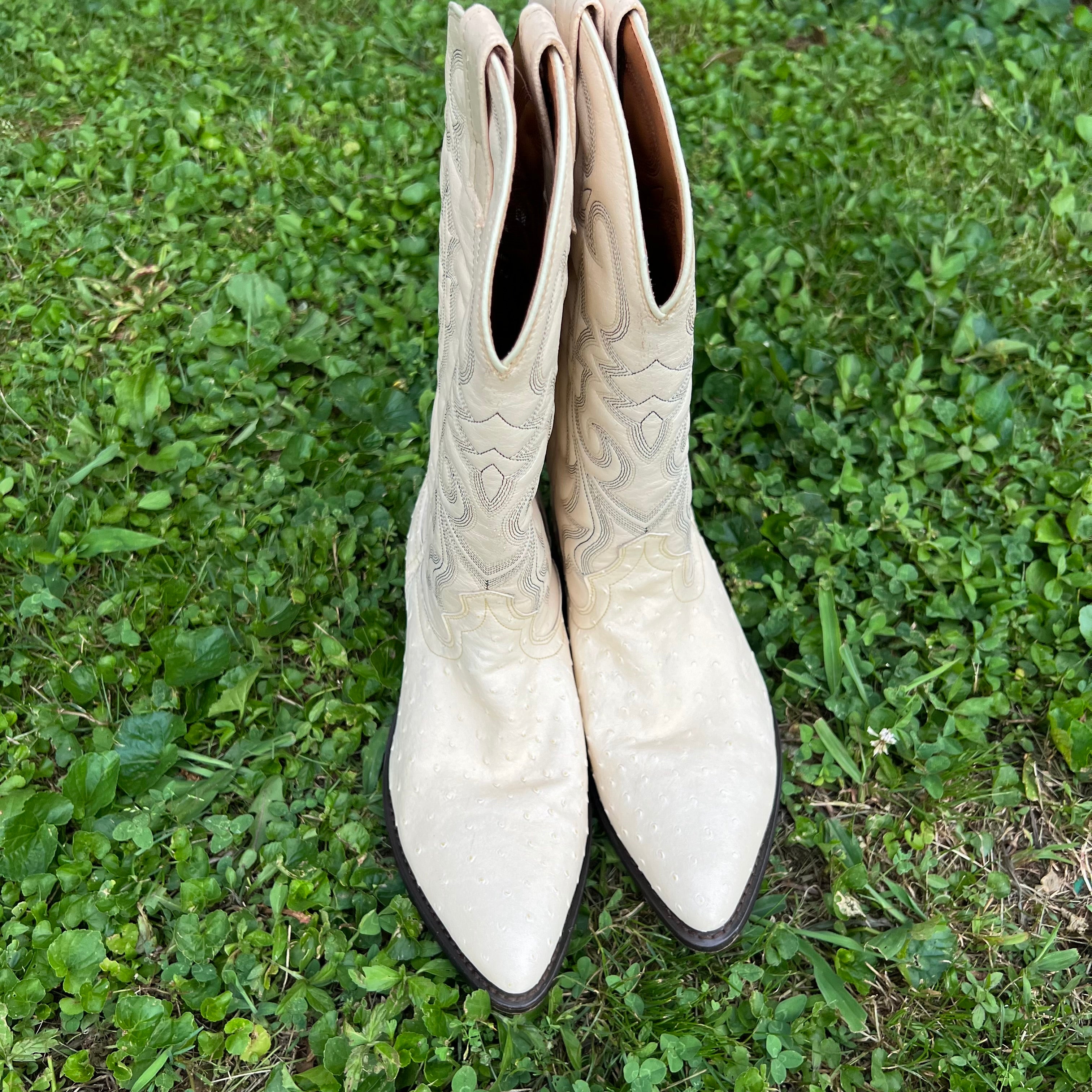 Vintage Cream Ostrich Print
Cowboy Boots